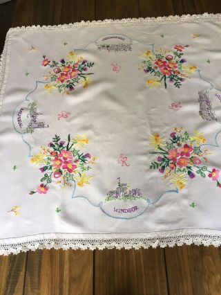 GORGEOUS VINTAGE LINEN HAND EMBROIDERED TABLECLOTH ROYAL HOUSEHOLDS FLOWERS 3