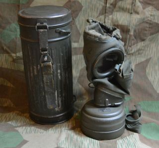Wwii German Gas Mask And Can 1940 Matching Set