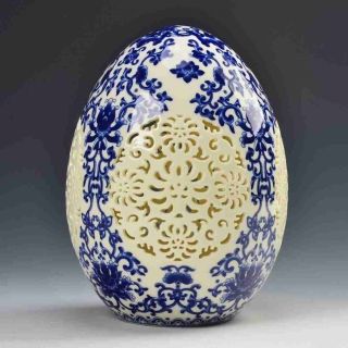 Chinese Old Blue And White Porcelain Egg Shape Openwork Carving Art D01