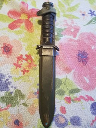 Wwii Mark 3 Camillus Trench Knife With M8 Scabbard.