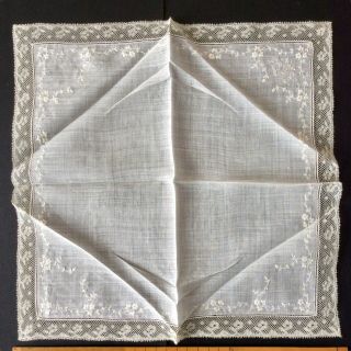 Antique Lady’s Handkerchief.  Fine Lawn With 2cm Edge Of Very Fine Lace.