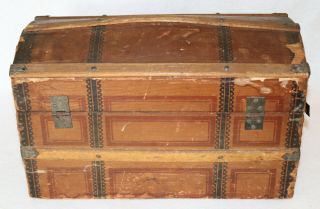 ANTIQUE DOME TOP VICTORIAN DOLL STEAMER TRUNK MINIATURE CHEST CHILD ' s TOY BOX 5