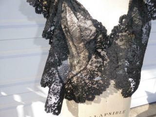 GORGEOUS ANTIQUE BLACK CHANTILLY LACE SHAWL SCARF MANTILLA 7