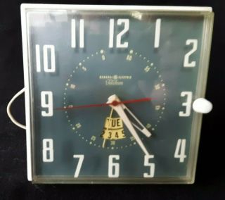 Vintage General Electric Ge Telechron Seafoam Wall Clock Calendar & Alarm 8h24