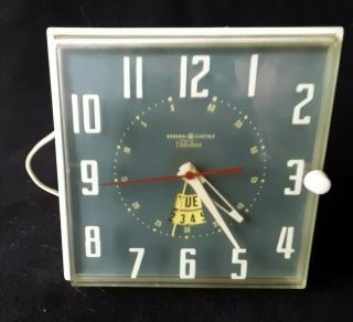 Vintage General Electric GE Telechron Seafoam Wall Clock Calendar & Alarm 8H24 2