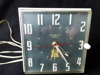 Vintage General Electric GE Telechron Seafoam Wall Clock Calendar & Alarm 8H24 3