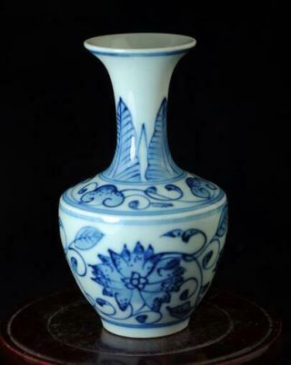 Chinese Old Hand - Made Blue And White Porcelain Hand Painted Peony Vase B01