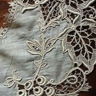 Vintage Antique 1800 ' s very large Ornate Lace COLLAR.  Fabulous 4