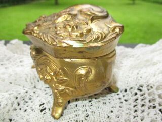 VICTORIAN NOUVEAU FOOTED JEWELRY TRINKET BOX GOLD PAINTED METAL EMBOSSED FLOWERS 2