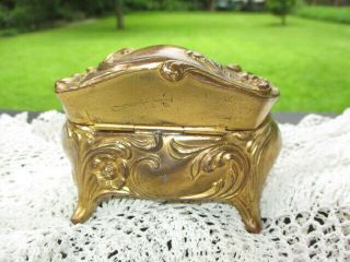 VICTORIAN NOUVEAU FOOTED JEWELRY TRINKET BOX GOLD PAINTED METAL EMBOSSED FLOWERS 3