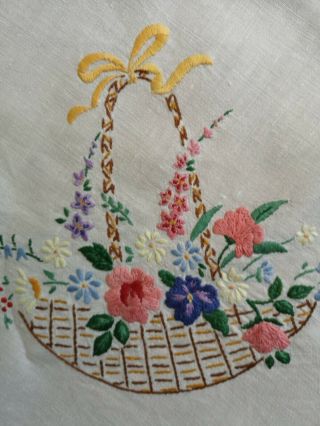 VINTAGE PRETTY EMBROIDERED BASKETS OF FLOWERS SPRING FLORALS TABLECLOTH 3