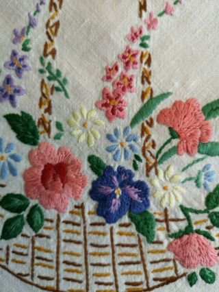 VINTAGE PRETTY EMBROIDERED BASKETS OF FLOWERS SPRING FLORALS TABLECLOTH 4