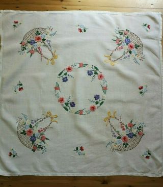 VINTAGE PRETTY EMBROIDERED BASKETS OF FLOWERS SPRING FLORALS TABLECLOTH 6