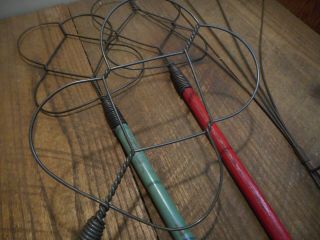 L4246 - (4) ANTIQUE Rug Beaters Woven Metal Wire Primitive Farm House Decor 2