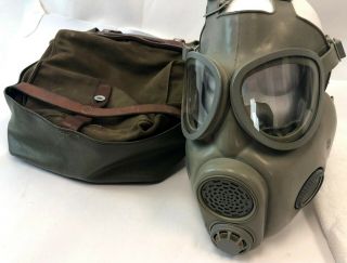 Vintage 1976 Gray Czechoslovakian Czech Military M10 Gas Mask W/ Bag