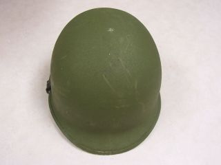 Us Vietnam Era Helmet With Liner - - Vg,  W/liner,  Straps