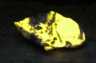 Mineral Speciimen Of Fluorescent Meionite - Wernerite From Quebec,  Canada