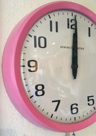 gE geNeRaL eleCtriC vtg pink ring wall clock model 2012 50s 60s mCm bubble glass 5