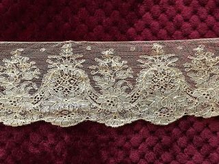 Stunning 18th C.  Bobbin Lace Edging Blonde - 31 " By 3 1/4 " Bunches Of Flowers