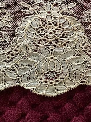 Stunning 18th C.  Bobbin lace edging Blonde - 31 