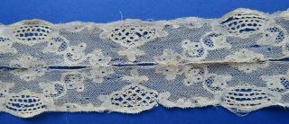 A 48 " (122cm) Length Of 18th Century Mechlin Lace With Unusual Fillings