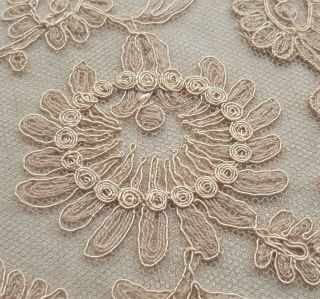 Pretty Vintage Fabric Lace Creme Flower & Leaf Design French