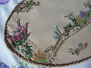 VINTAGE HAND EMBROIDERED TRAY CLOTH/TABLE TOPPER - CRINOLINE LADY 3