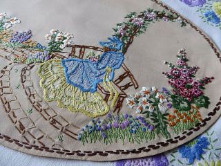 VINTAGE HAND EMBROIDERED TRAY CLOTH/TABLE TOPPER - CRINOLINE LADY 7