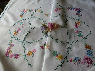 VINTAGE HAND EMBROIDERED LINEN TABLECLOTH=BEAUTIFUL TRAILING FLOWERS 3
