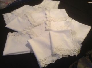 Vintage 12 Matching White Cotton Lace Edge Embroidered Napkins.