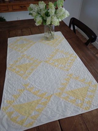 Vintage 30s Yellow Basket Farmhouse Cottage Table Quilt Runner 33x21
