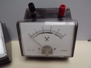 Meter [ Voltmeter ] 0 - 5 Volts Dc { C1970 } Analogue Meter { Bench Meter }