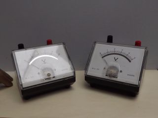 METER [ Voltmeter ] 0 - 5 Volts DC { C1970 } Analogue Meter { Bench Meter } 2