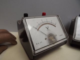 METER [ Voltmeter ] 0 - 5 Volts DC { C1970 } Analogue Meter { Bench Meter } 4