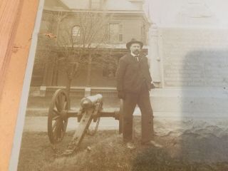 1905 Gettysburg Albumen Photo Of Veteran at Ohio Monument - Cannons 2
