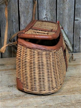 Vintage Old Fishing Creel Basket w/ Lure Primitive Father ' s Day Rustic Cabin 6