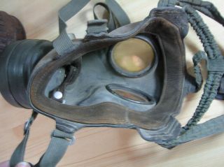 WWII 1937 GERMAN ELITE WAFFEN GAS MASK w/CANISTER XTR.  RARE 2