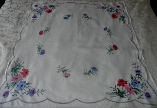 Stunning Vintage Tea Room Table Hand Embroidered Linen 34 " By 34 " Picot Edge