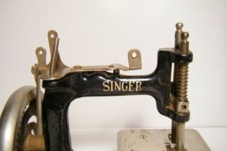 ANT.  TOY SINGER SEWING MACHINE 2