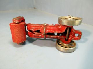 Vintage 1930 ' s Cast Iron Toy Road Roller / Tractor 4.  25 