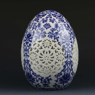 Chinese Blue & White Porcelain Hand - Painted Flower Spherical Hollow Vase