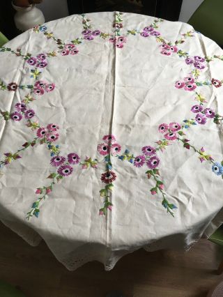 Vintage Tablecloth Hand Embroidered Flowers - Linen Lace Trim