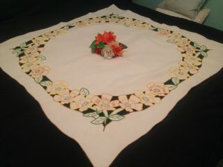 VINTAGE HAND EMBROIDERED TABLECLOTH STUNNING FLOWERS AND CUT WORK 7