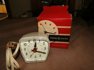 Vintage General Electric Ge Model 7h220 Electric Alarm Clock