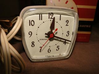 Vintage General Electric GE Model 7H220 Electric Alarm Clock 2