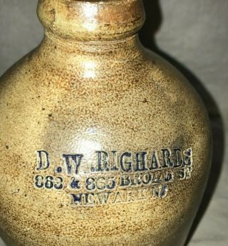 ANTIQUE QUART SALT GLAZE ADV JUG D.  W.  RICHARDS NEWARK NJ VINTAGE STONEWARE CROCK 4