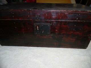 A FINE 19TH C GRAIN PAINT AND DECORATED DOCUMENT BOX IN RED & BLACK 2