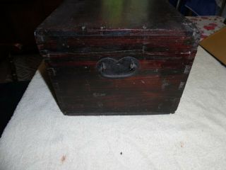 A FINE 19TH C GRAIN PAINT AND DECORATED DOCUMENT BOX IN RED & BLACK 3