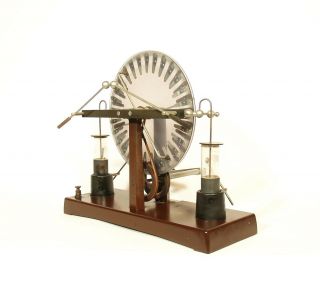 Vintage Central Scientific Wimshurst Machine Cranked Electrostatic Generator 4