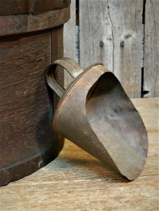 AAFA Early Antique Primitive Round Wood Dry Measure Pantry Box w/ Scoop 3